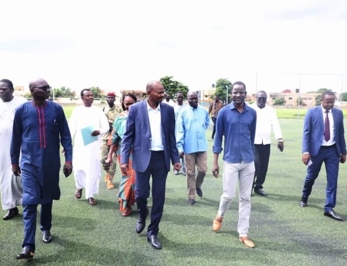 وزير الشباب والرياضة يزور أكاديمية فرشا